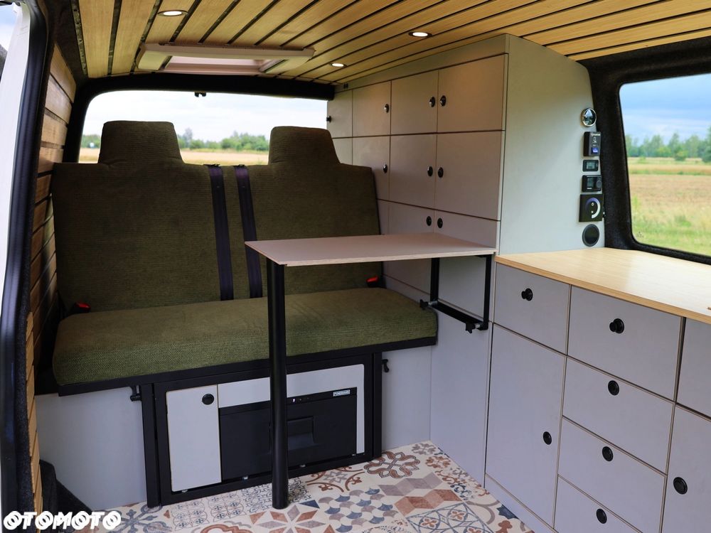 Volkswagen Transporter L2H1 - 2