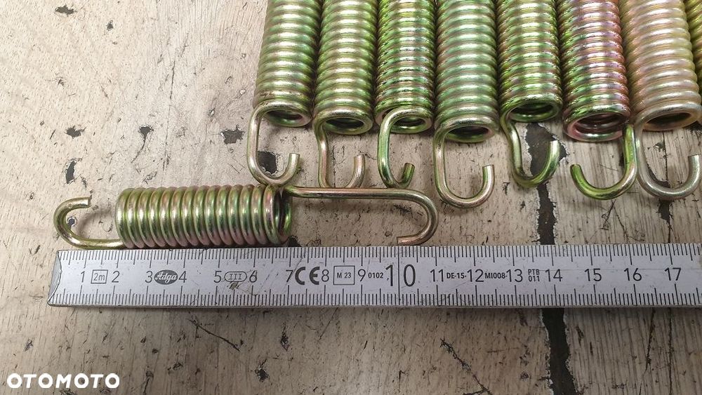 Sprężyna stopki centralnej Suzuki GN125 GN250 GN400 GS450 GS550  09443-18006 - 5