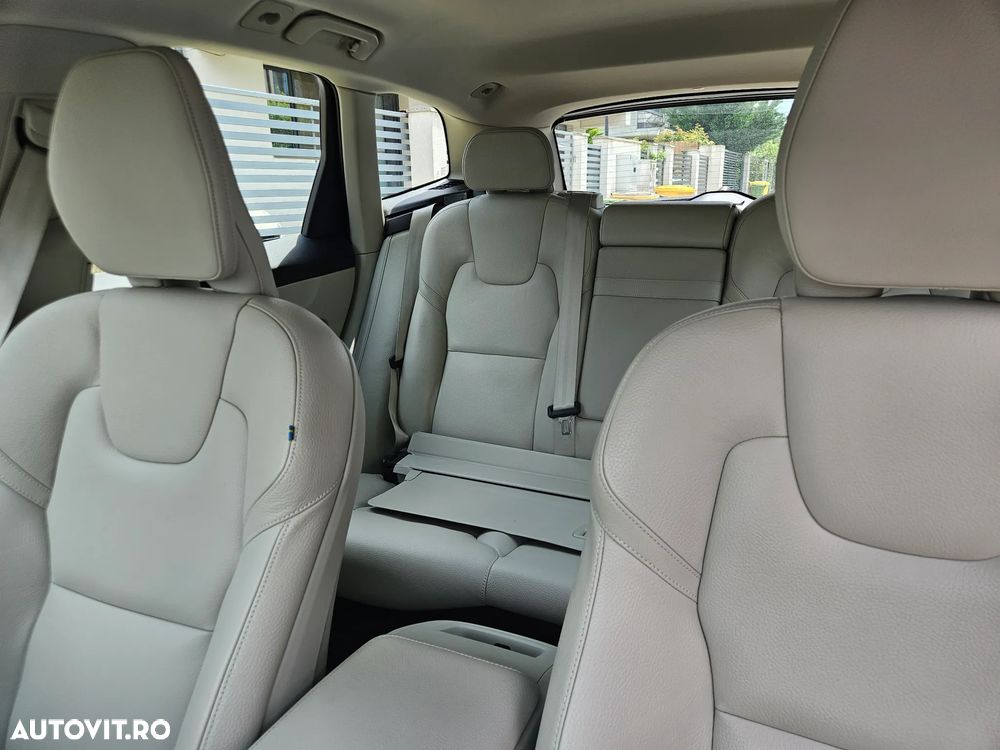 Volvo XC 60 B4 MHEV AWD Momentum Pro - 6