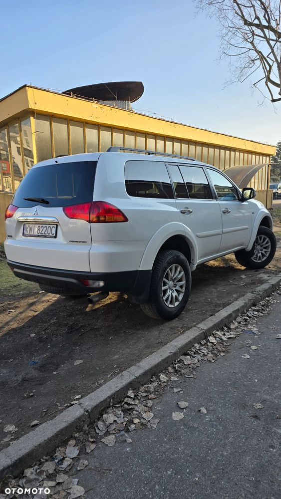 Mitsubishi Pajero Sport - 4