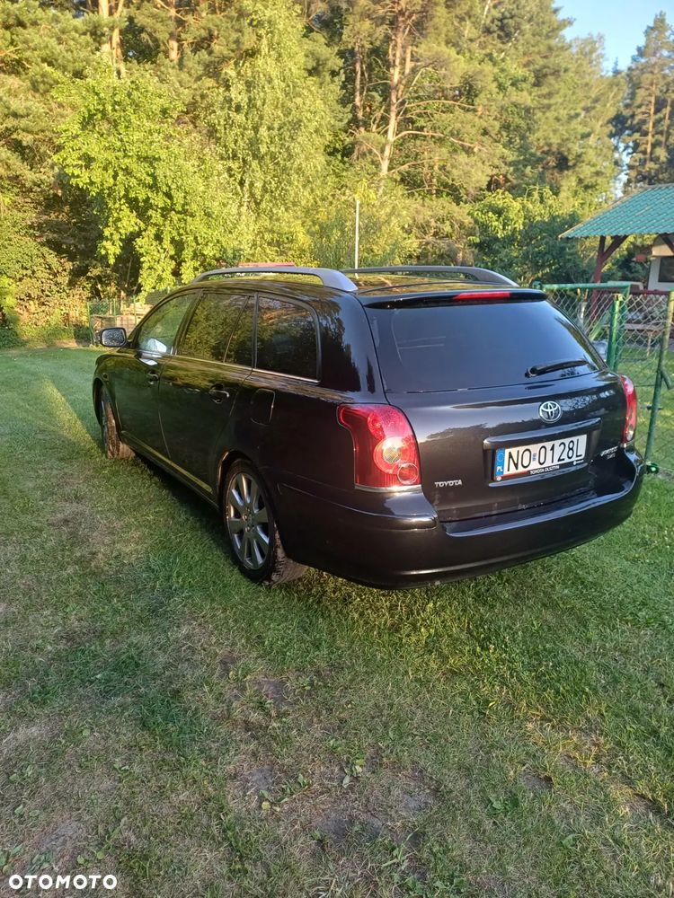 Toyota Avensis - 1