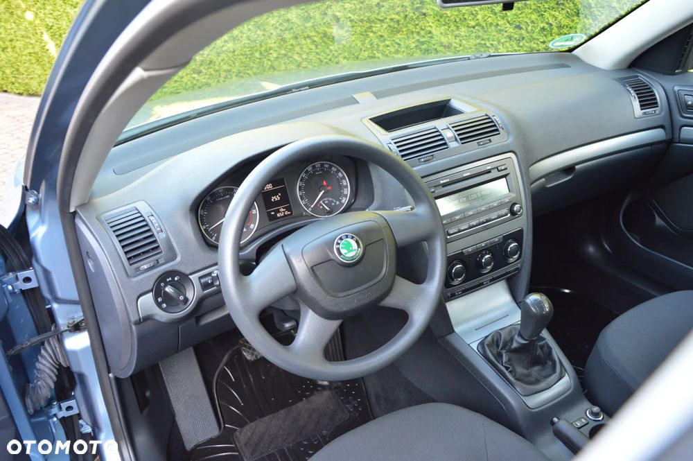 Skoda Octavia 1.6 Ambiente - 10
