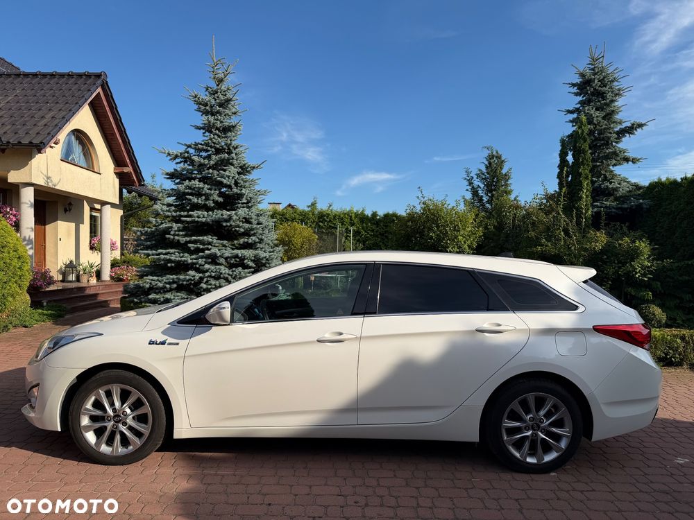 Hyundai i40 Kombi blue 1.6 Family - 2