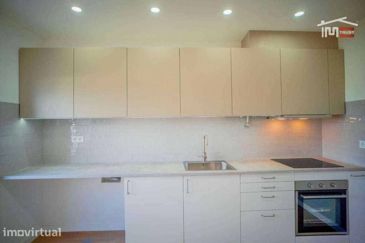 Excelente Apartamento T2 com cozinha semi equipada, Totalmente Remo... - Grande imagem: 2/22