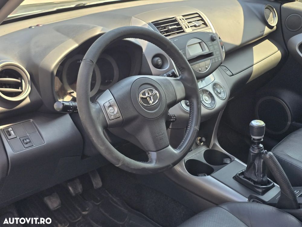 Toyota RAV4 - 6