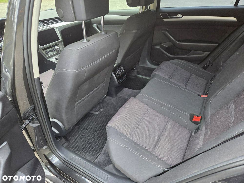 Volkswagen Passat - 12