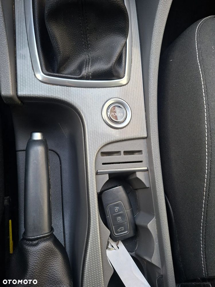 Ford Focus 2.0 16V Titanium - 23