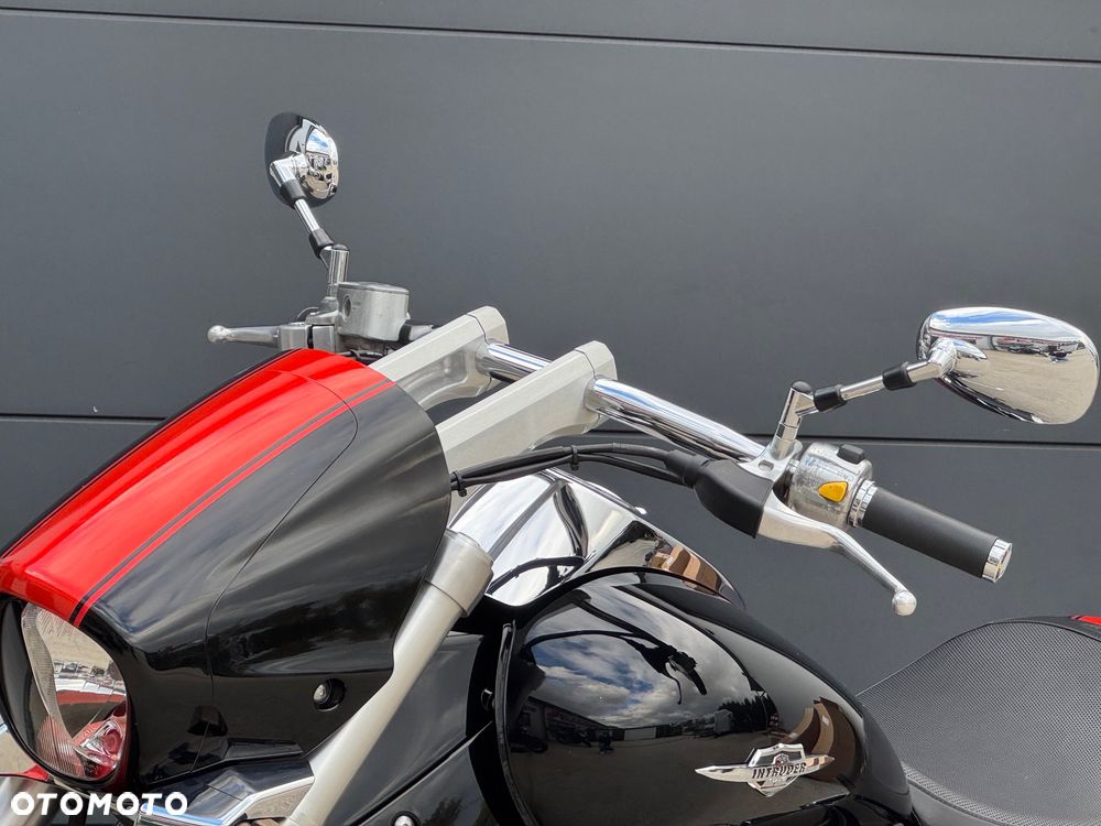 Suzuki Intruder - 24