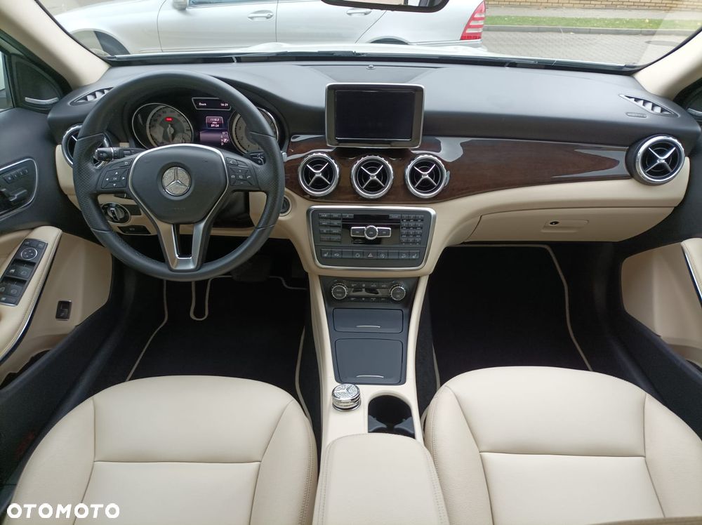 Mercedes-Benz GLA 250 4Matic 7G-DCT AMG Line - 2