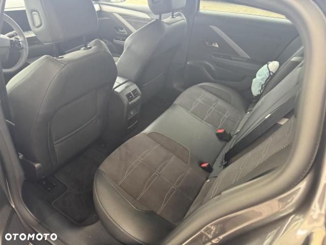 Opel Astra GS - 16