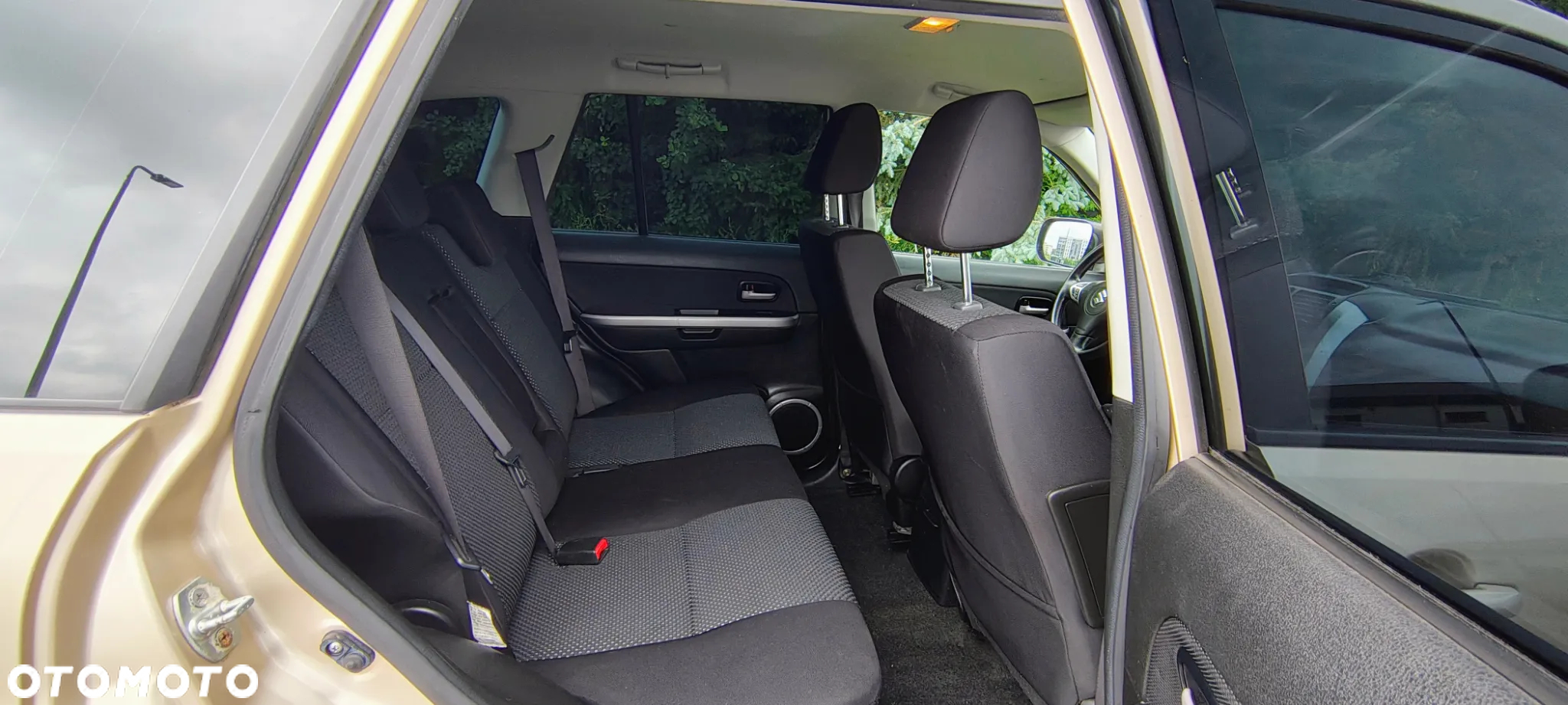 Suzuki Grand Vitara 2.0 Comfort + - 12