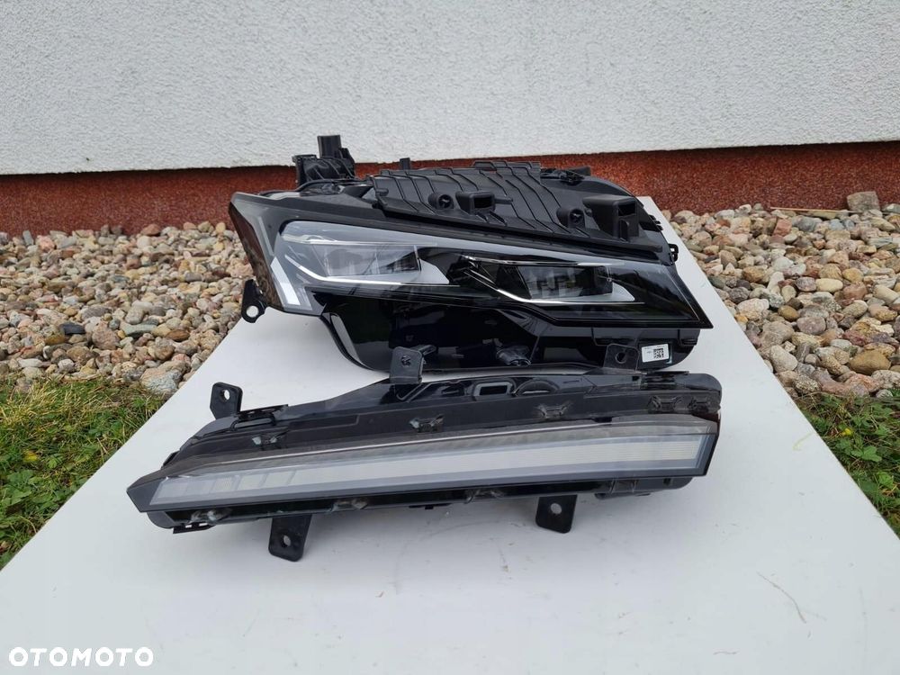 PEUGEOT 308 III T10 Lampa prawa przód DRL Led Full Led Matrix 98491148 - 1