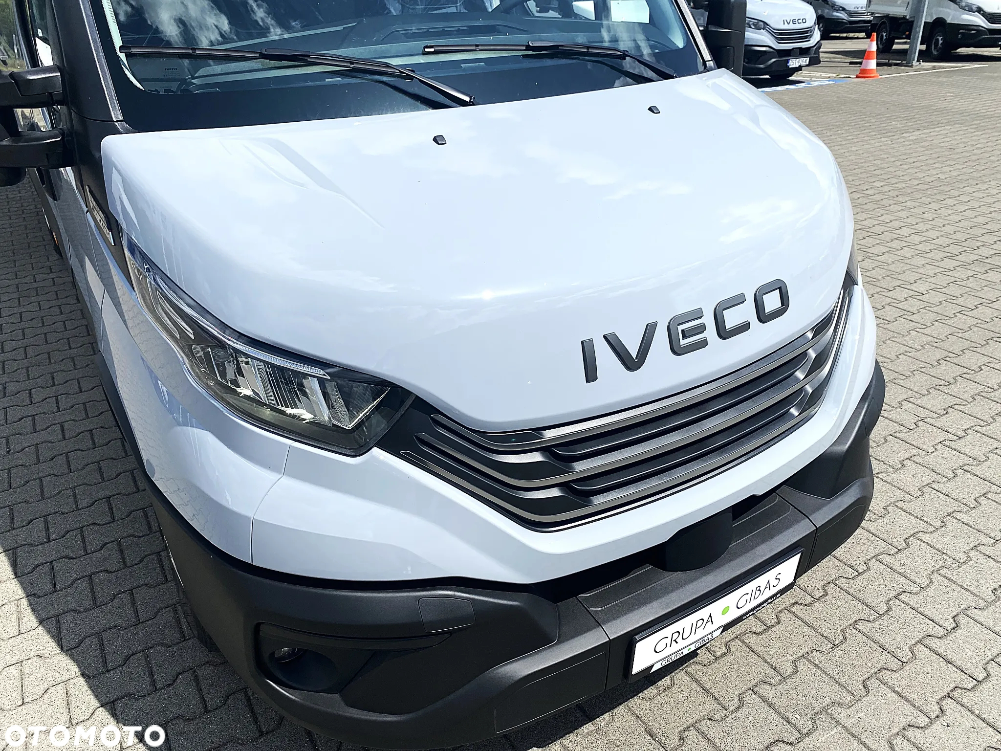 Iveco Daily 35S18HA8 V 3.0 Diesel 180 KM AT 8 L4H3 - 2