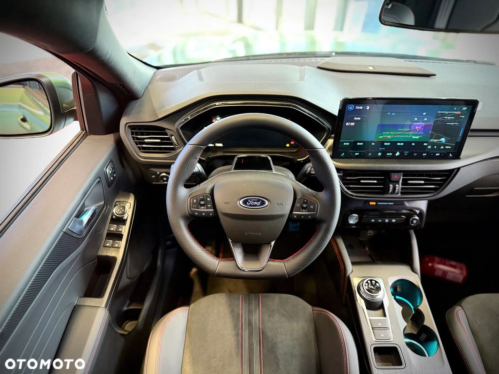Ford Kuga 2.5 FHEV AWD ST-Line X - 18