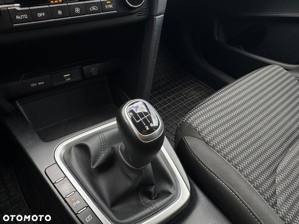 Kia Ceed 1.5 T-GDI M - 10