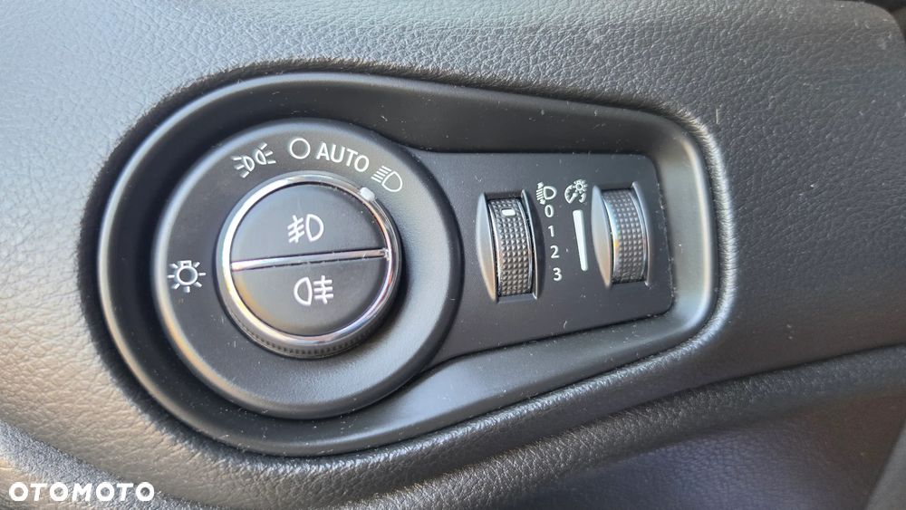 Jeep Renegade 1.4 MultiAir Limited - 14