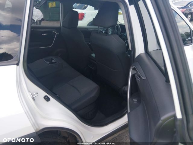 Toyota RAV4 - 8