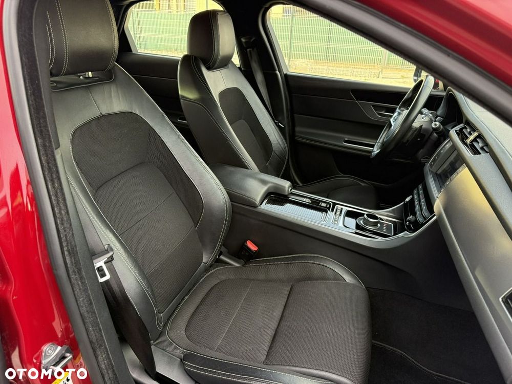 Jaguar XF 2.0 T R-Sport - 17