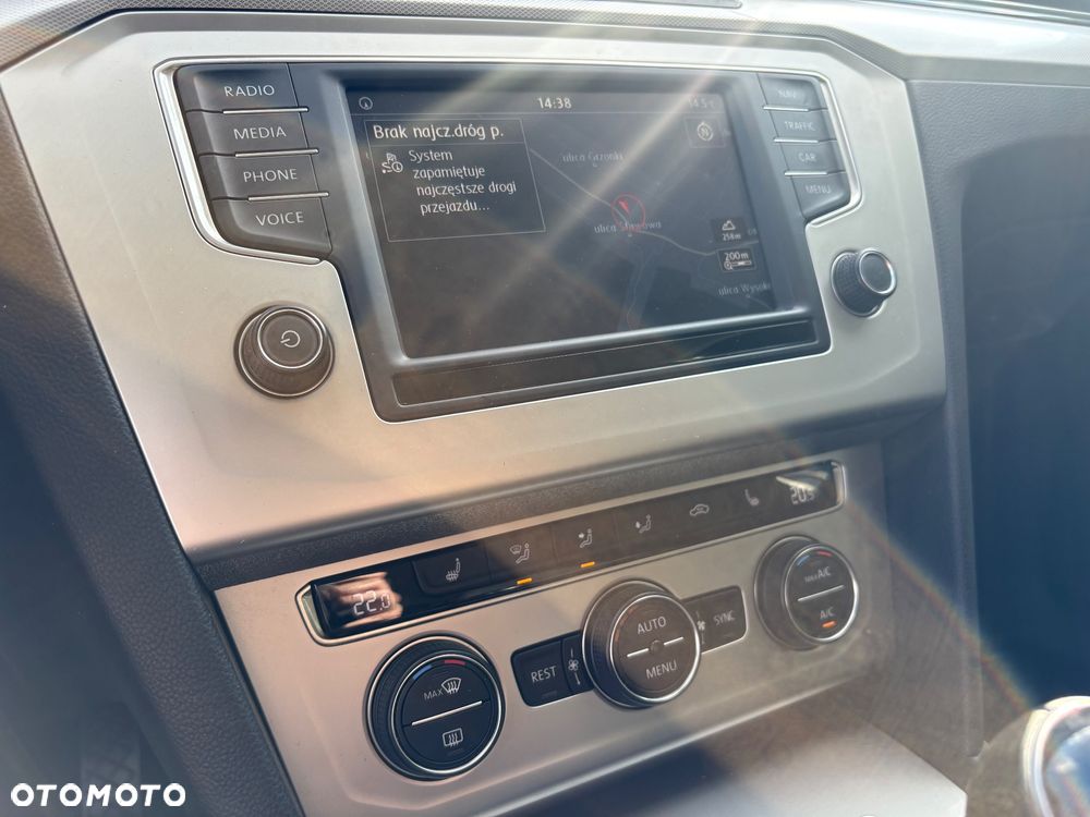 Volkswagen Passat 2.0 TDI SCR Business - 24