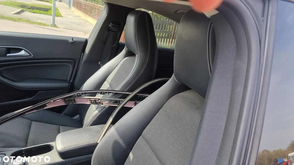 Mercedes-Benz CLA 200 d 7G-DCT UrbanStyle Edition - 34