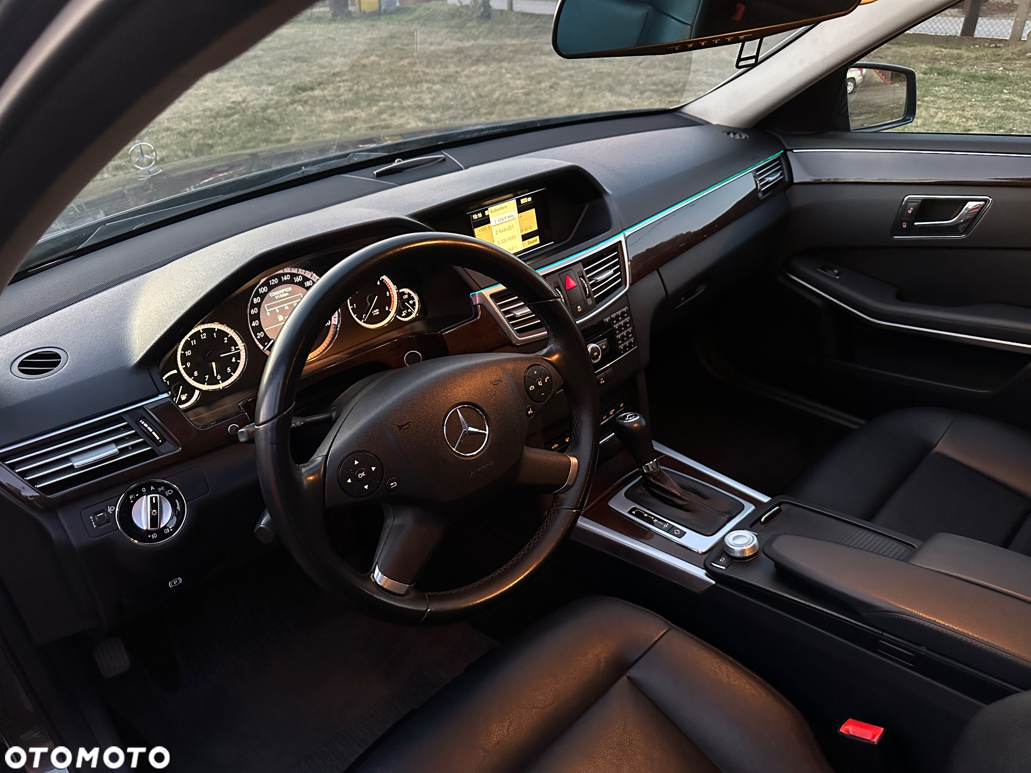 Mercedes-Benz Klasa E 220 T CDI DPF BlueEFFICIENCY Automatik - 13