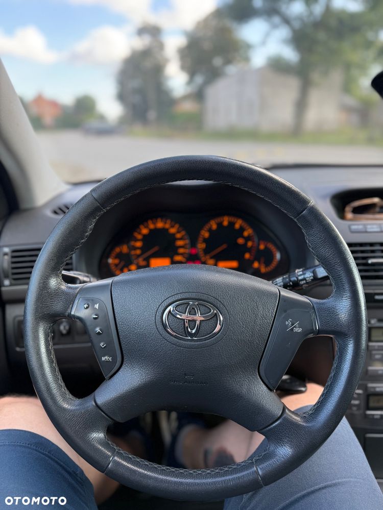 Toyota Avensis 1.8 VVT-i Combi - 14