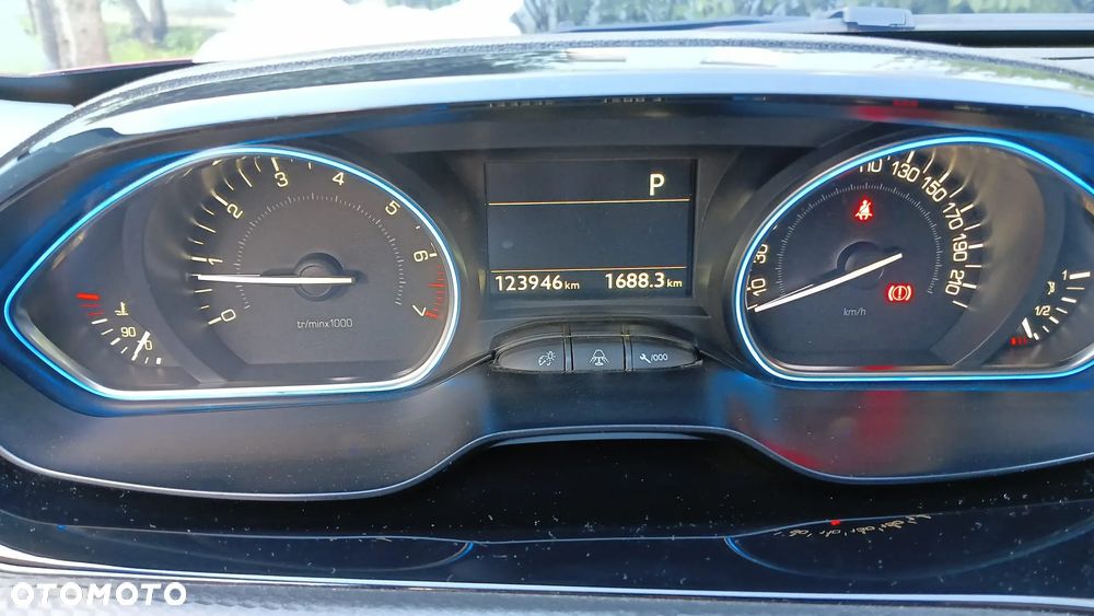 Peugeot 2008 1.2 Pure Tech GPF Crossway S&S EAT6 - 12