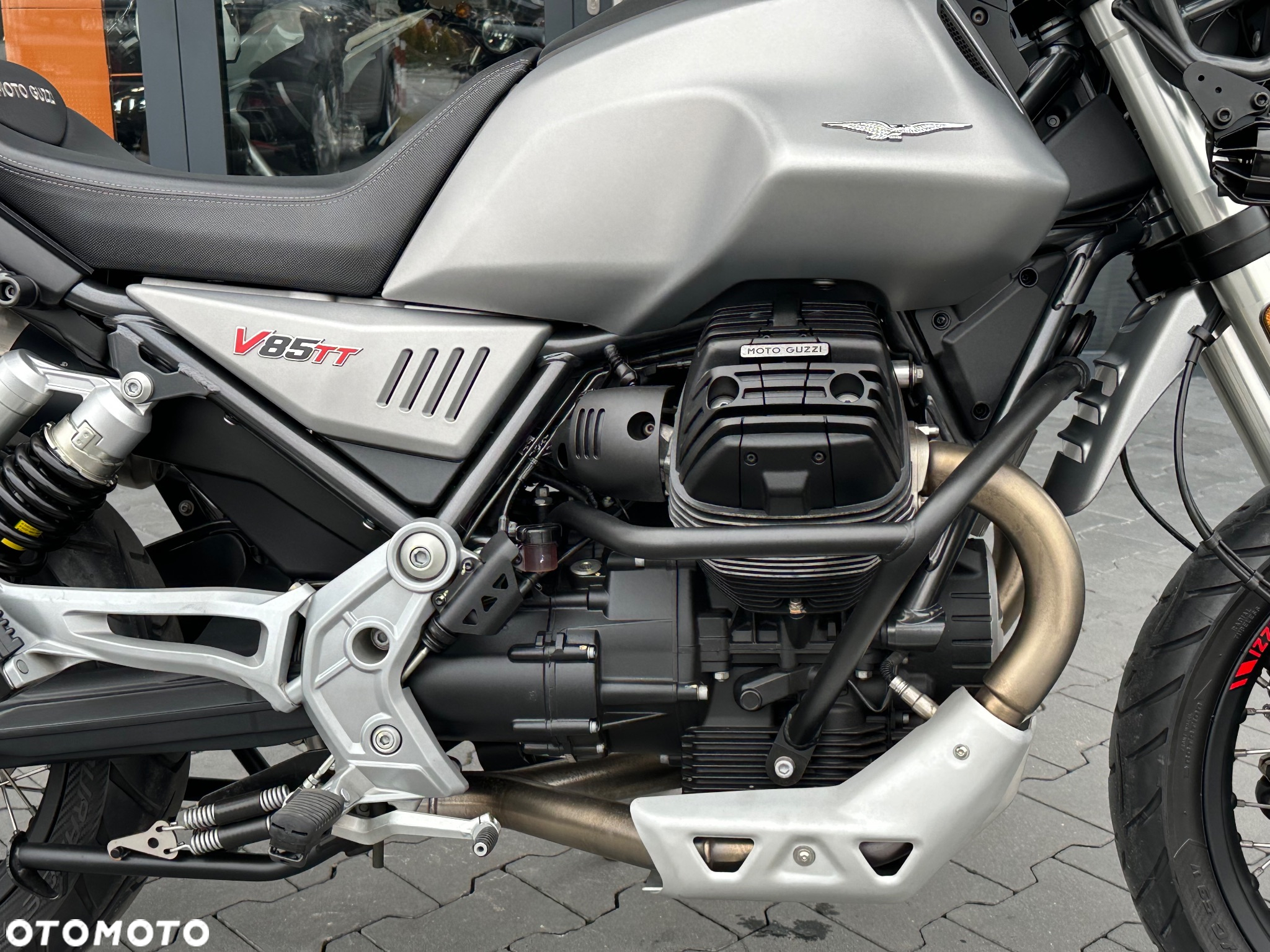 Moto Guzzi V85 - 8
