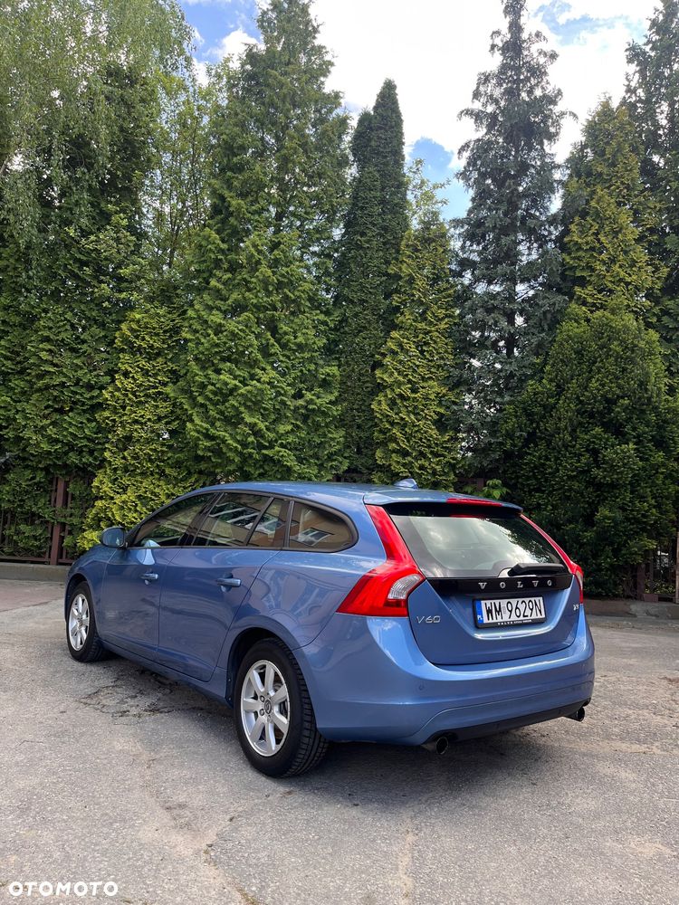 Volvo V60 T3 Momentum - 13