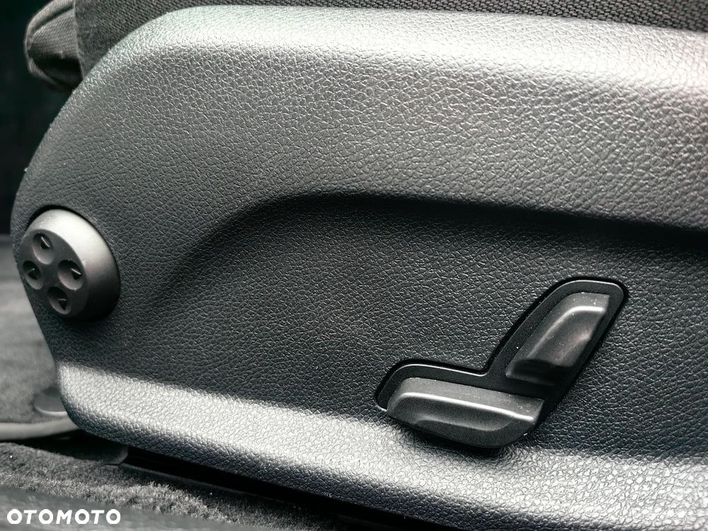Mercedes-Benz Klasa C 160 Business Edition 9G-TRONIC - 25