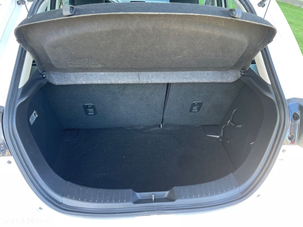 Mazda 2 - 16