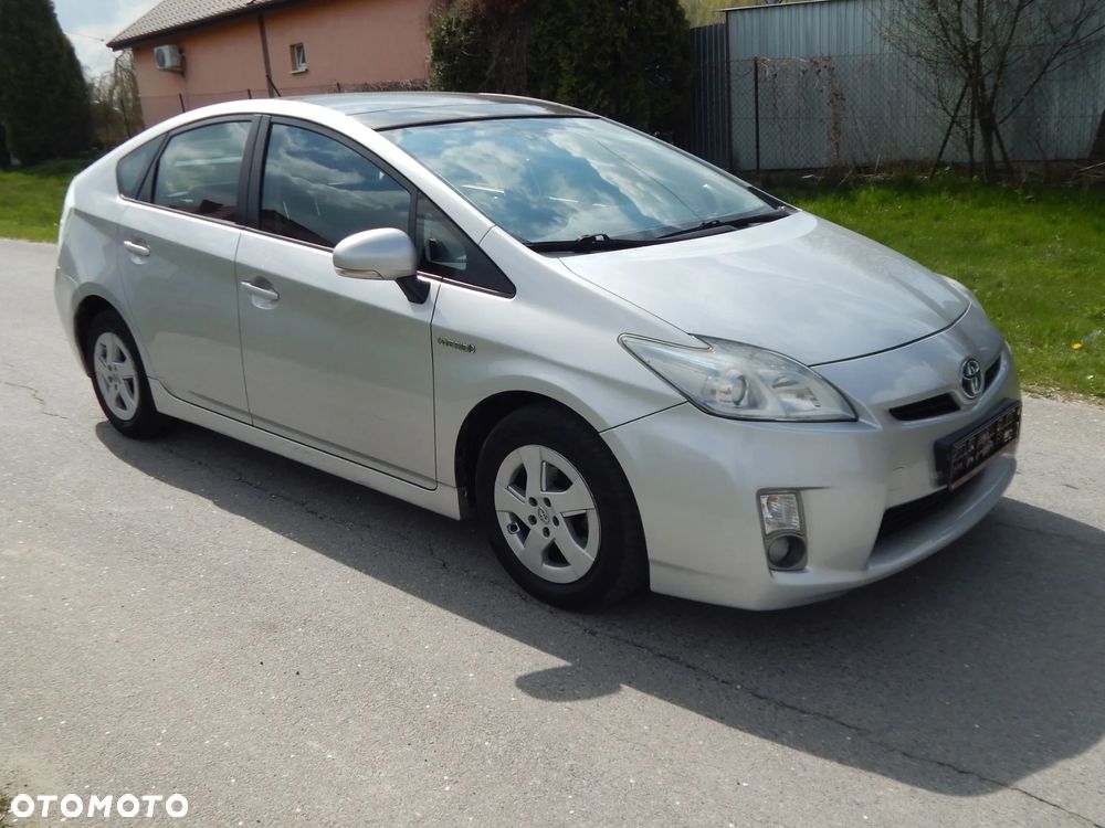 Toyota Prius (Hybrid) - 4