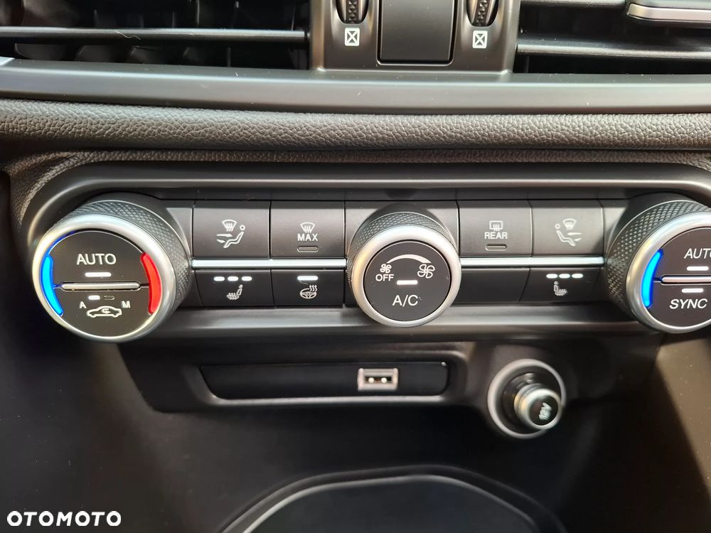 Alfa Romeo Giulia 2.0 Turbo 16V AT8 Veloce - 24