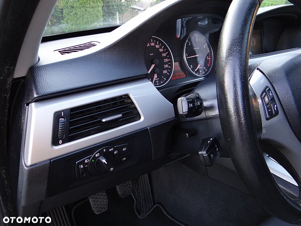 BMW Seria 3 320d - 29