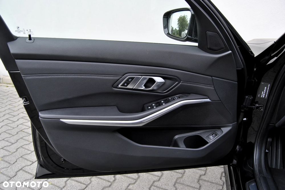 BMW Seria 3 320d xDrive Sport Line - 27
