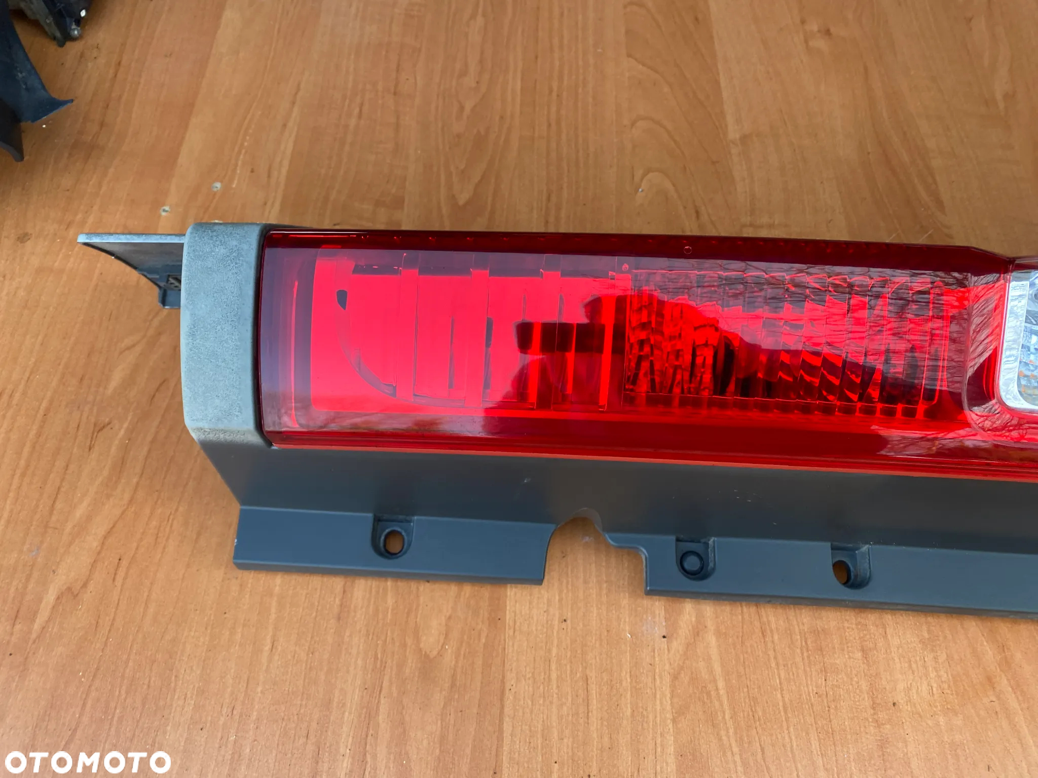 LAMPA TYLNA PRAWA RENAULT TRAFIC II OPEL VIVARO 93857722 - 3