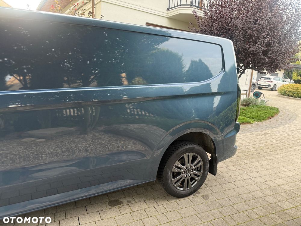 Ford Transit Custom 320 L2H1 Limited 2.0 150KM - 4