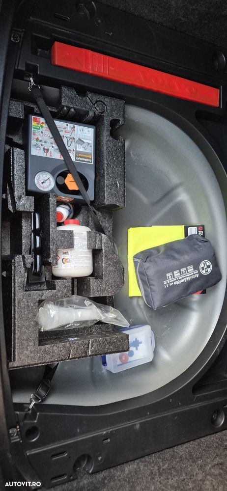 Volvo V40 D4 VEA Momentum - 24