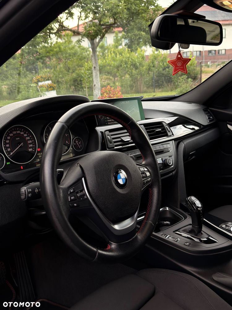 BMW Seria 3 330d xDrive Sport Line EU6 - 23