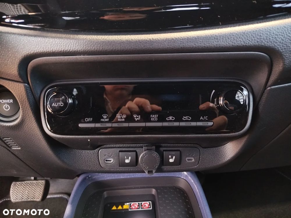 Toyota Aygo X Hybrid 1.5 Style e-CVT - 10