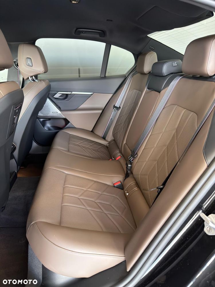 BMW Seria 5 520d xDrive mHEV M Sport - 12