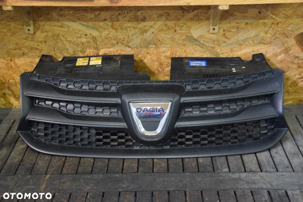 Dacia Sandero II Logan II 12- Grill atrapa chłodnicy logo znaczek ORYGINAŁ 623107634R - 2