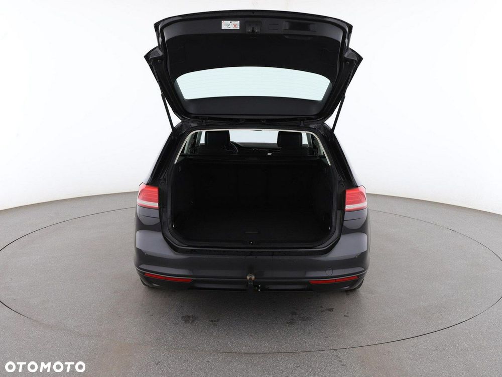 Volkswagen Passat - 19