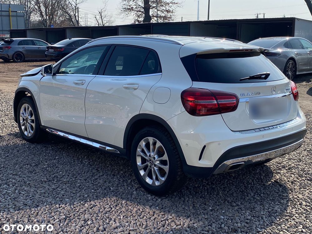 Mercedes-Benz GLA 250 7G-DCT AMG Line - 2