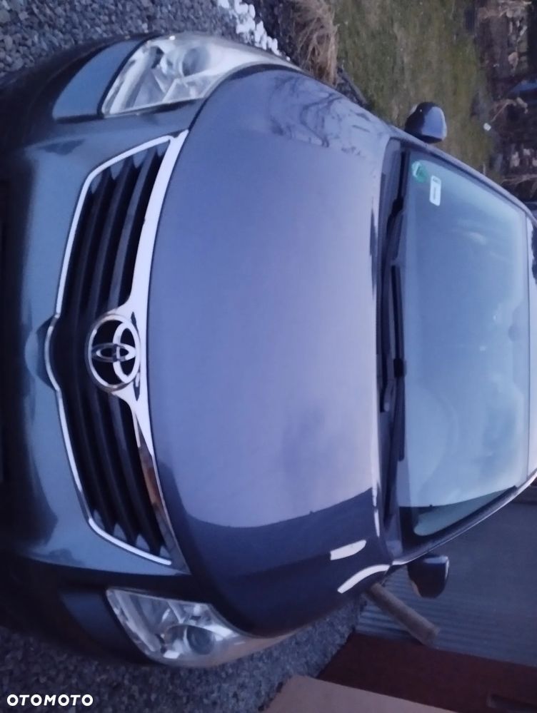 Toyota Avensis 1.8 Luna - 1