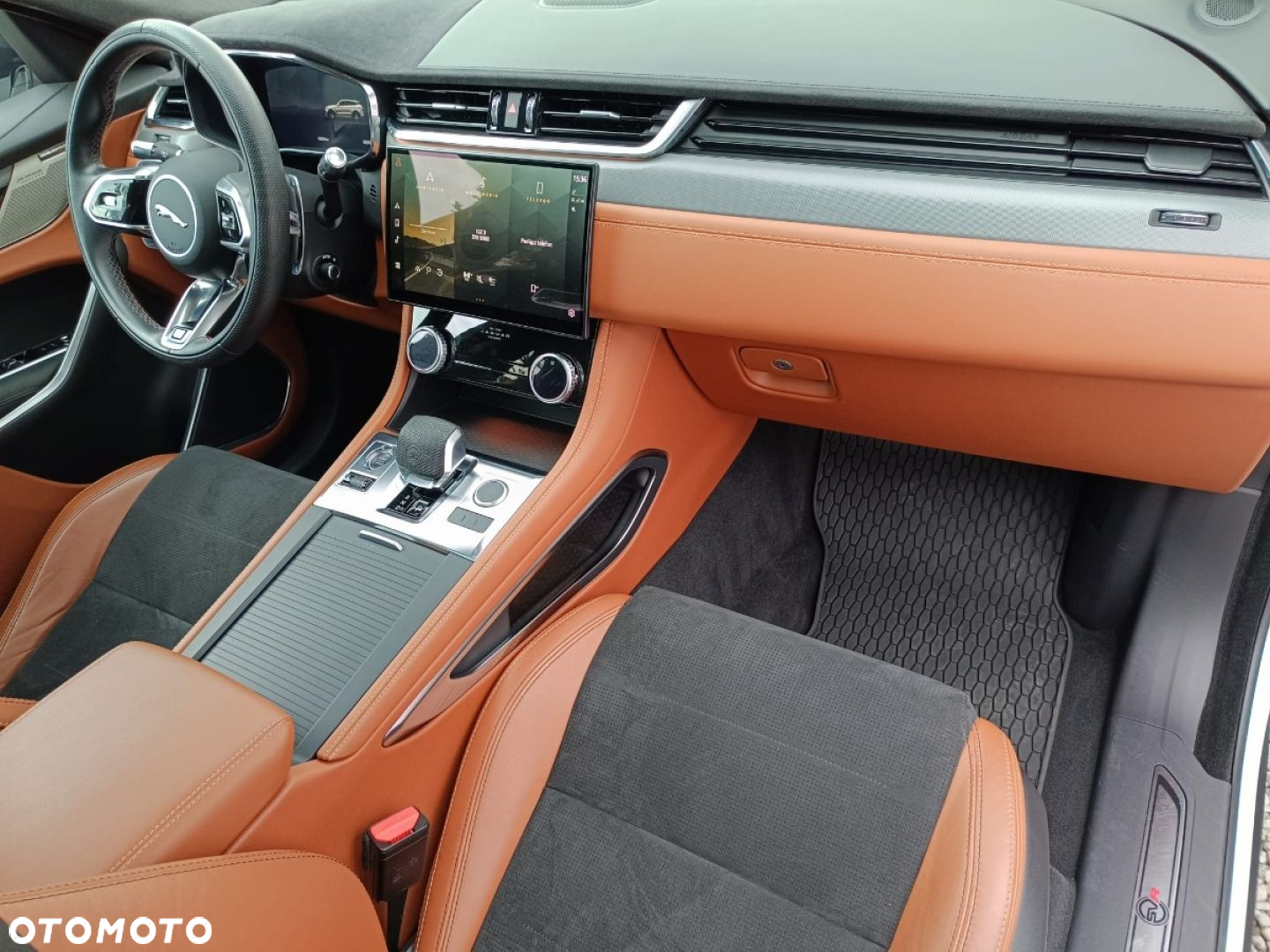 Jaguar F-Pace 5.0 V8 P550 AWD SVR - 30