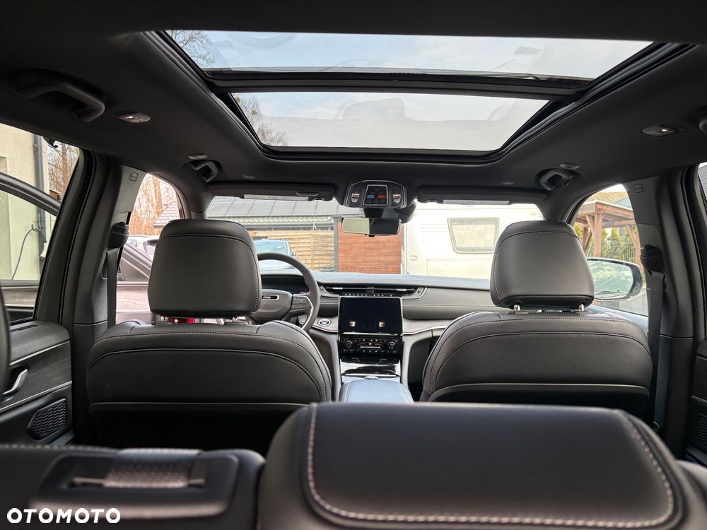 Jeep Grand Cherokee - 22