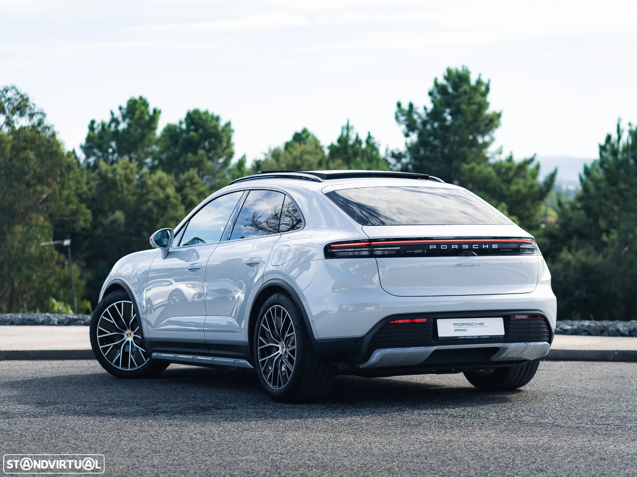 Porsche Macan Electric 4 - 6