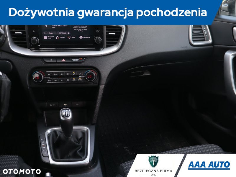 Kia Ceed - 9