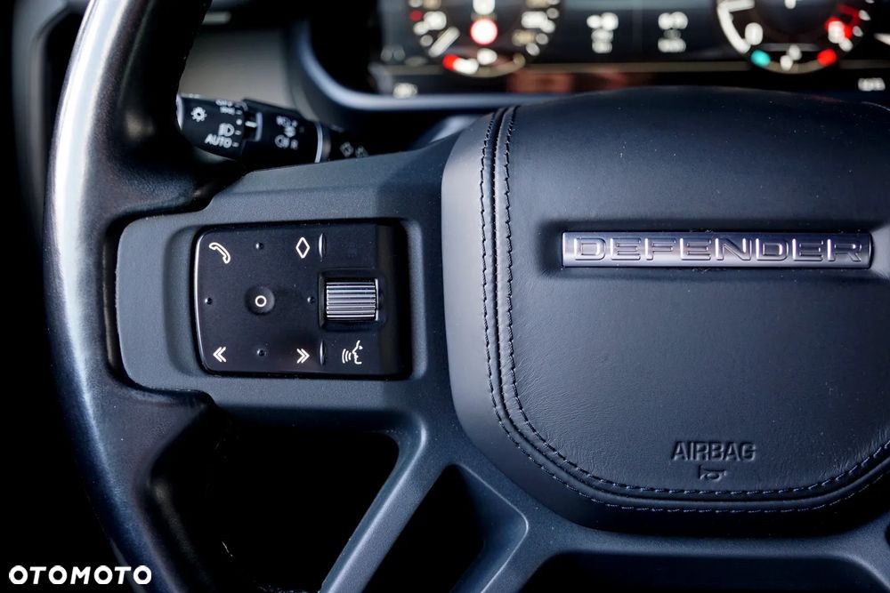 Land Rover Defender 3.0 D300 mHEV X-Dynamic HSE - 31